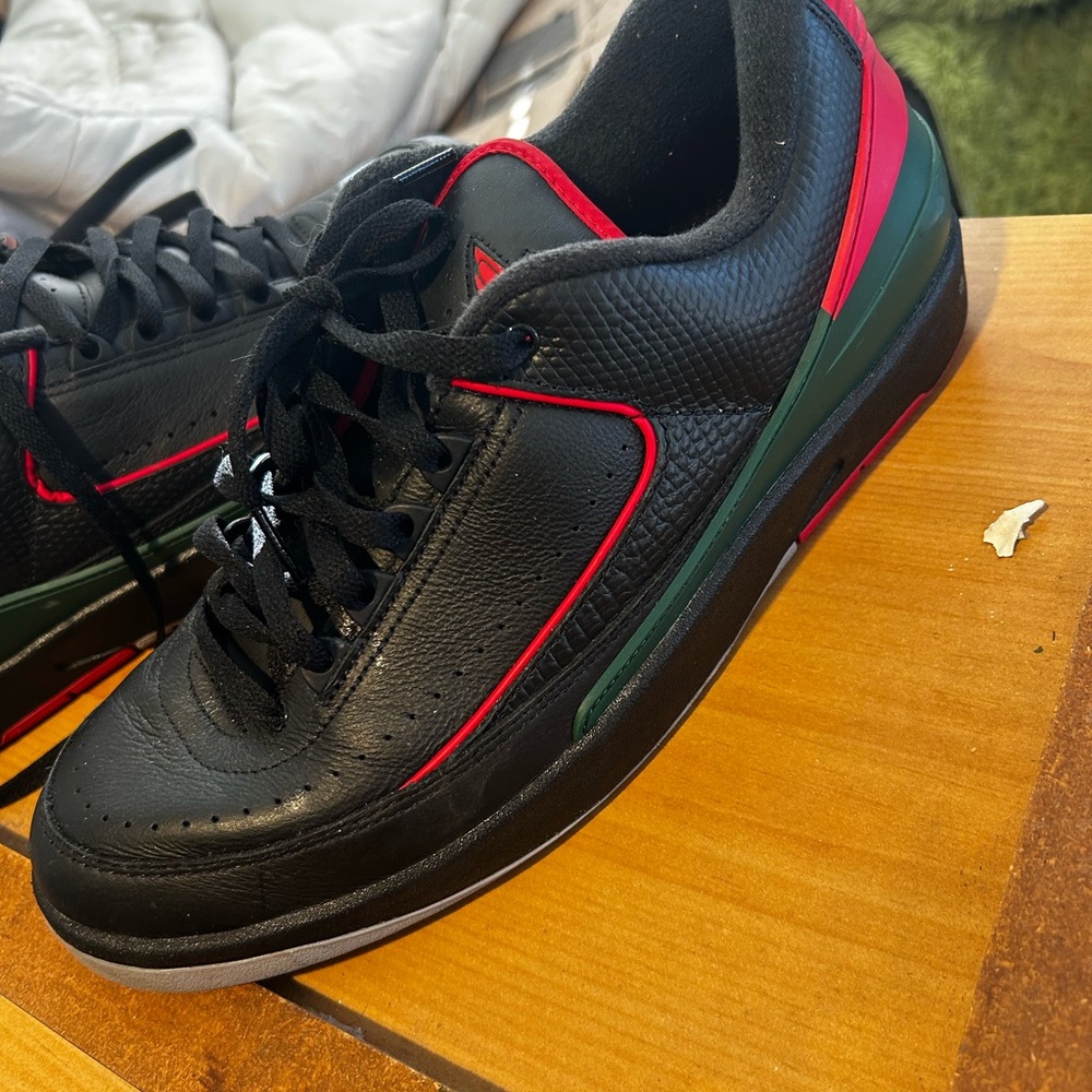 Jordan Black and Red Sneakers Classic Design - Picture 2 of 5